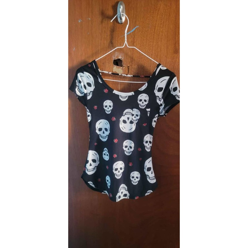 No Boundaries Small Womens Skull TShirt
